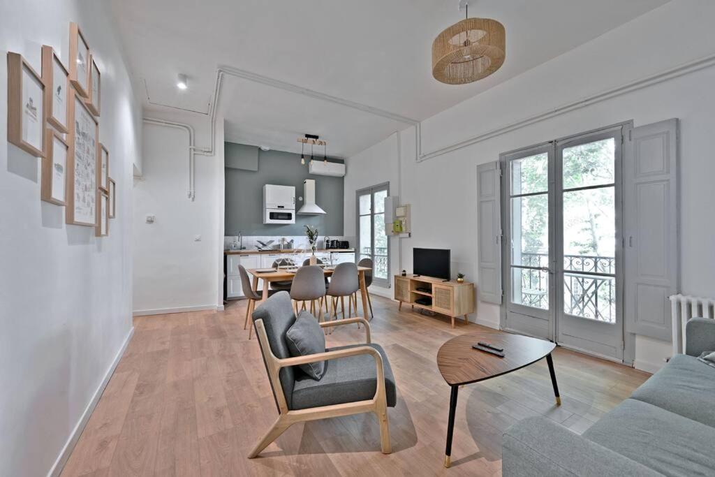 Ferienwohnung Au Coeur Des Platanes - Parking Gratuit Sous-Terrain - Clim - Balcon Avignon Exterior foto