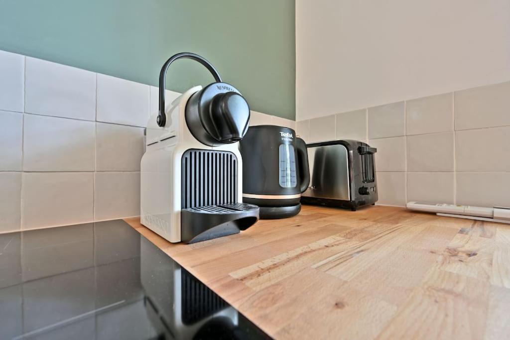 Ferienwohnung Au Coeur Des Platanes - Parking Gratuit Sous-Terrain - Clim - Balcon Avignon Exterior foto
